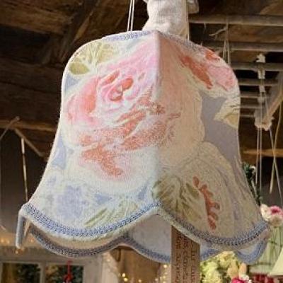 Suspension clochette en tissu tendu realise par atelier de kala issigeac bergerac dordogne